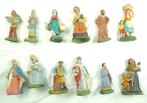 Cartapesta vecchia statuina - vecchia,